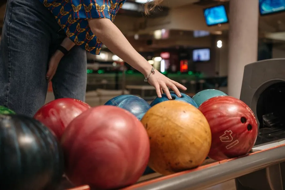 How to Choose a House Bowling Ball That Fits